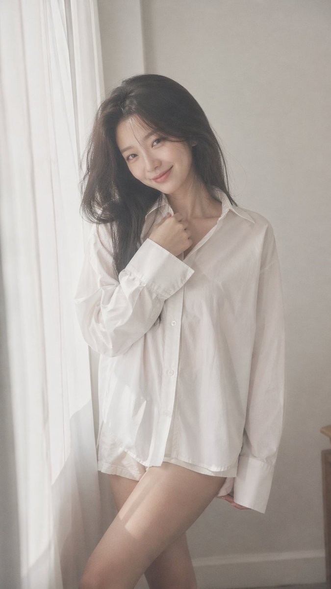 Korean idol in soft black mist