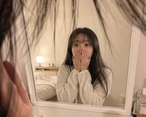 第一人称镜面卧室照片