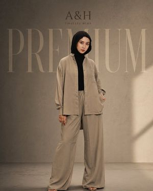 Modest Fashion Studio 杂志大片提示词