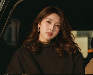 东亚女性电影感人像拼贴