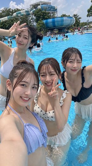 水上乐园里的日本年轻人