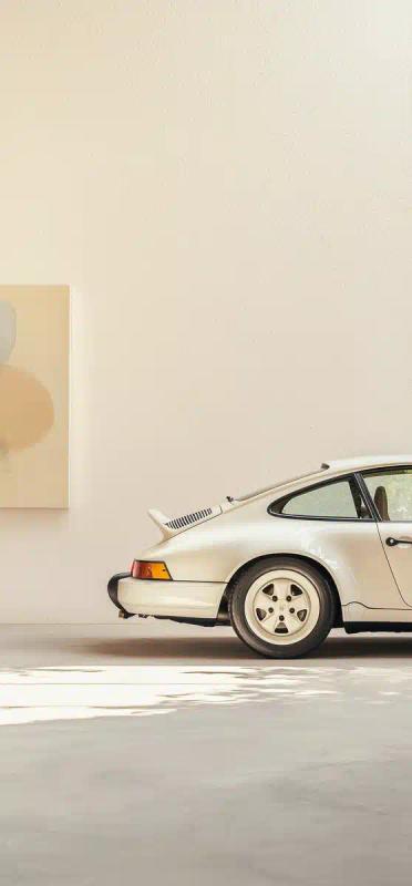 Porsche 964 in Garage