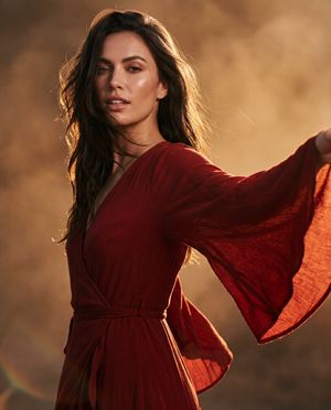 Product Marketing - Editorial Fashion Portrait with Wind Motion