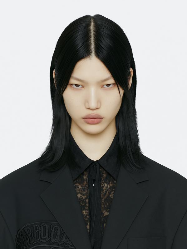A 20-year-old woman exudes a cool and sharp beauty...
