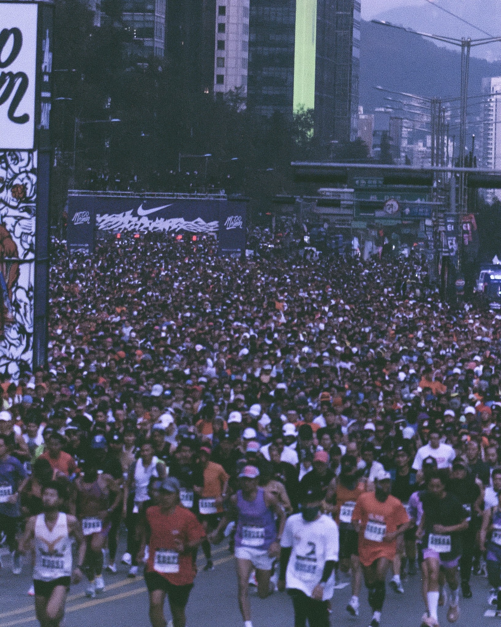a large crowd of amateur runners flooding a city...