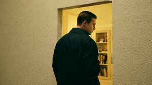 电影感：门口的男人