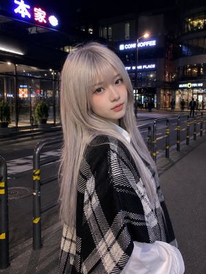真实感智能手机夜间街头人像