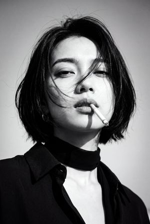 1970 年代黑白风中肖像