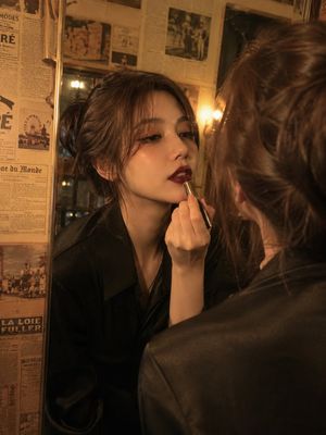 复古风情口红美妆人像