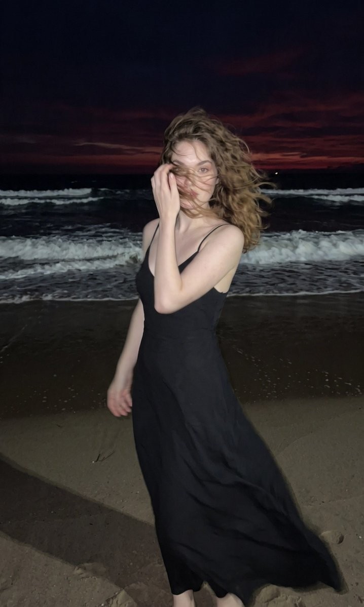 Night-Beach Flash Fashion