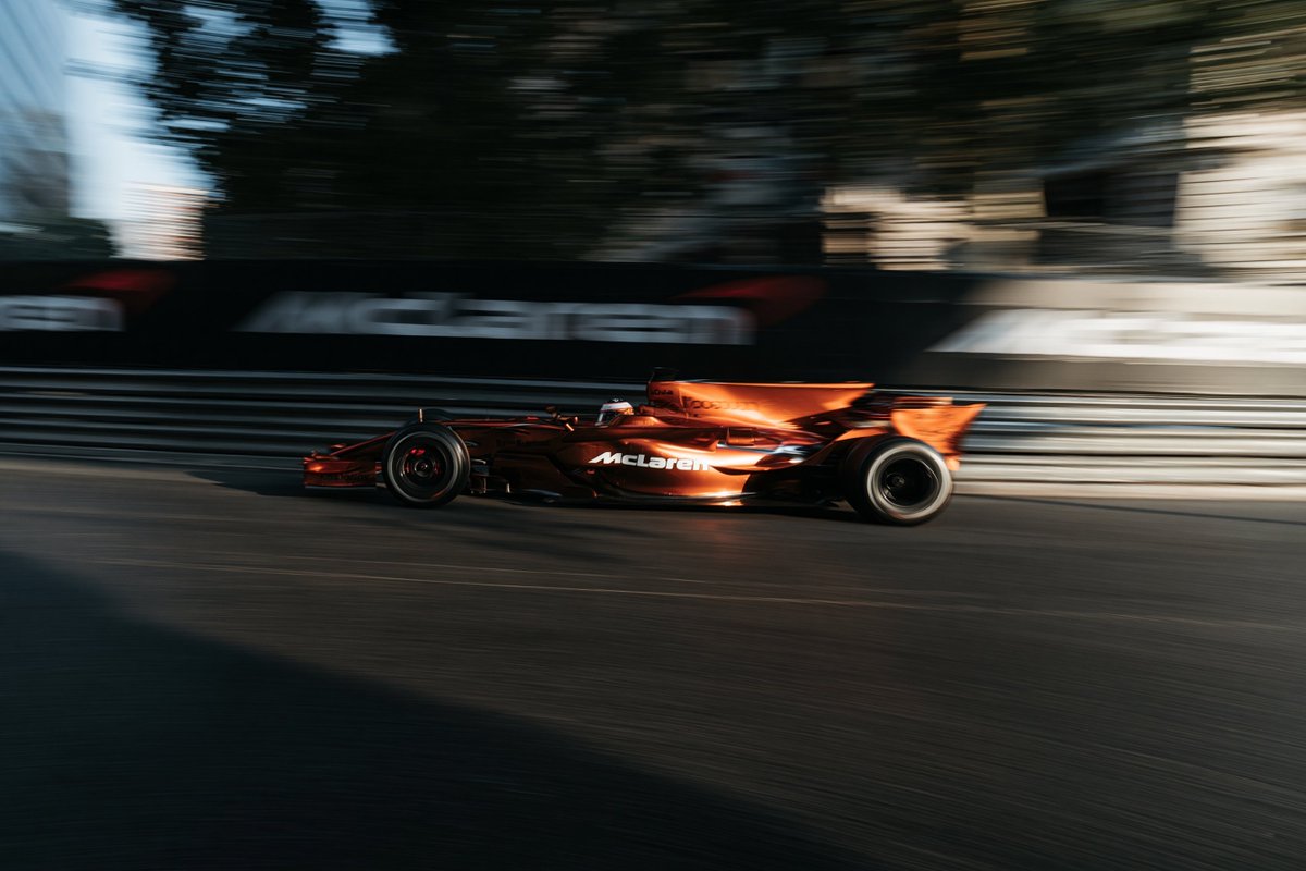 电影级 McLaren F1 摇摄镜头