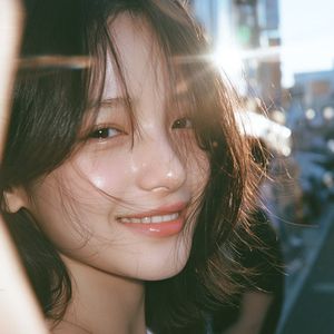 阳光下的城市街头人像