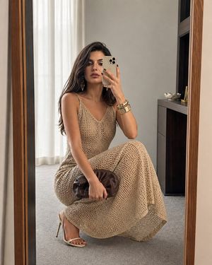 Luxury Mirror Selfie Fashion Prompt