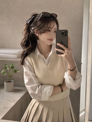 Soft Preppy Bathroom Mirror Selfie