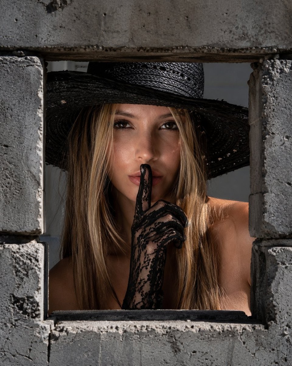 Peephole Silence Editorial